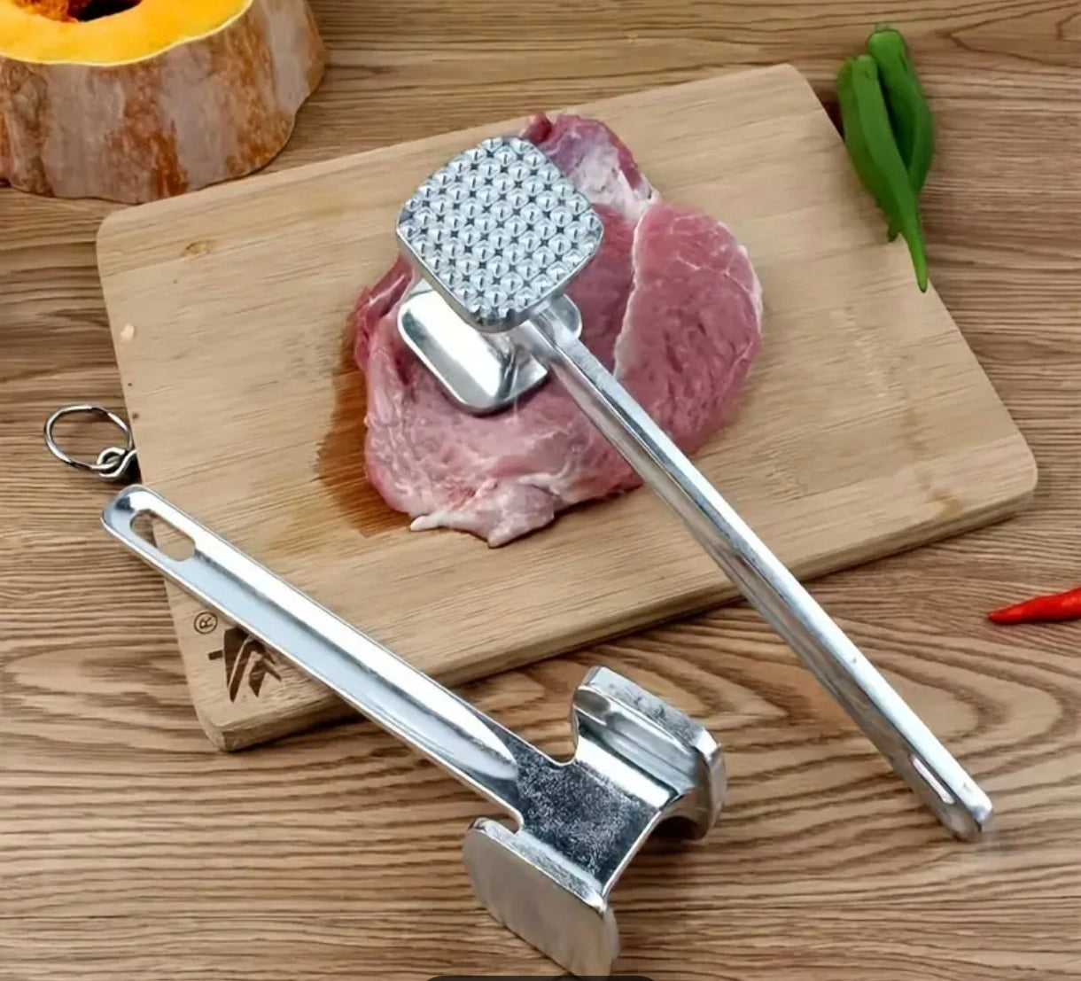 Metalni čekić za omekšavanje mesa – idealan za šnicle i stekove
