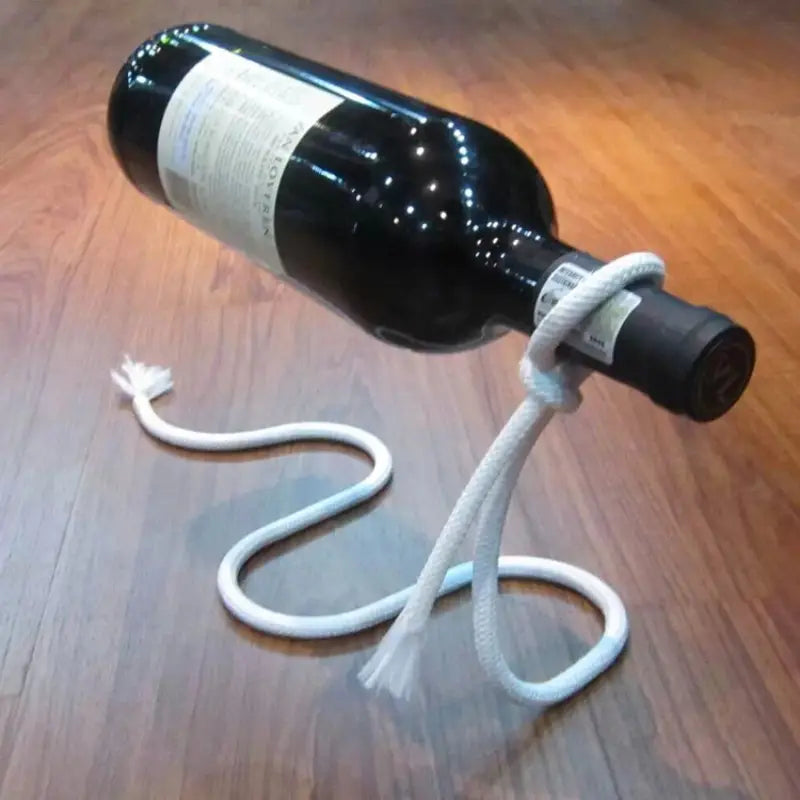 Držač za vino u obliku čvrstog kanapa – optička iluzija