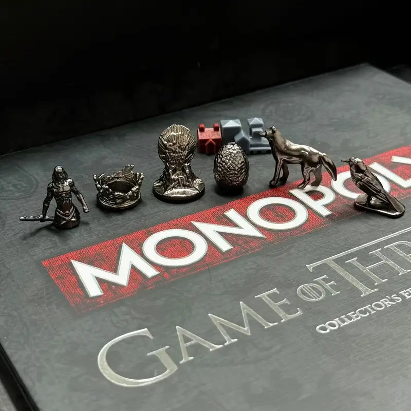 Detalji figurica i kartica iz Monopol Game of Thrones