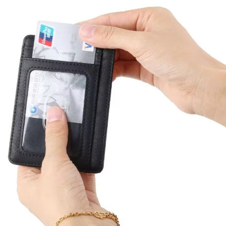 Crni elegantni muški novčanik od eko kože sa više pregrada za kartice
Minimalistički crni novčanik za muškarce, tanak i moderan dizajn
Elegantni džepni novčanik u crnoj boji – idealan za svakodnevnu upotrebu