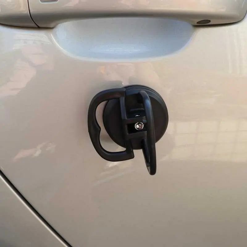 Uređaj za popravku udubljenja na automobilu pomoću gumene vakuum čaše
