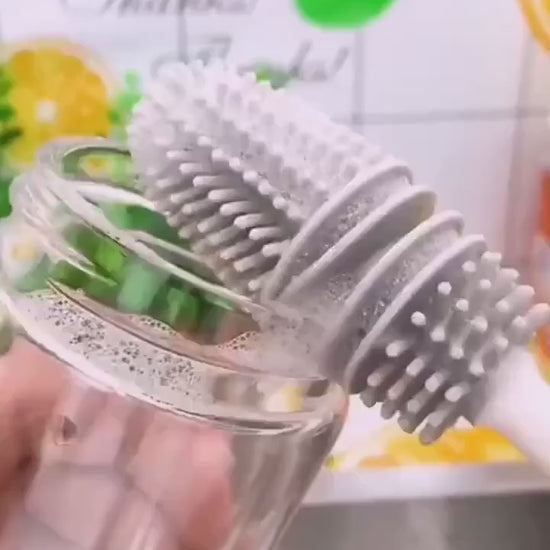 Detaljan prikaz silikonskih dlačica tokom ispiranja
